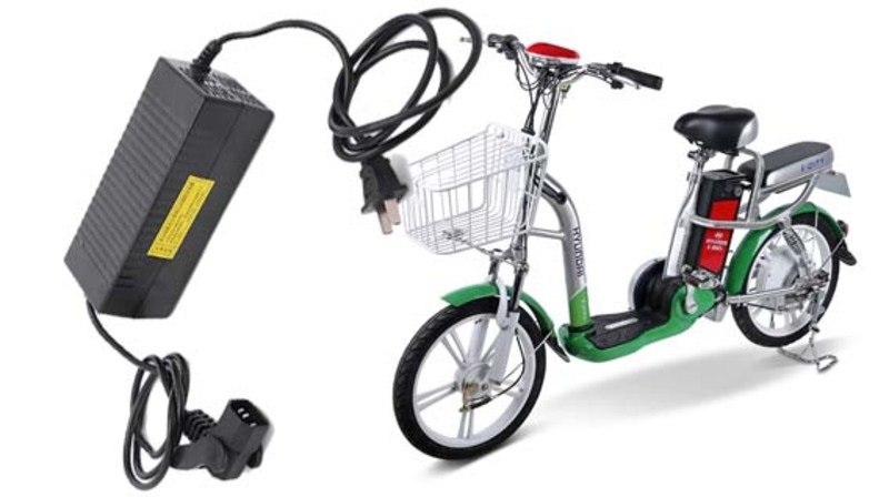 Sạc pin xe đạp điện 